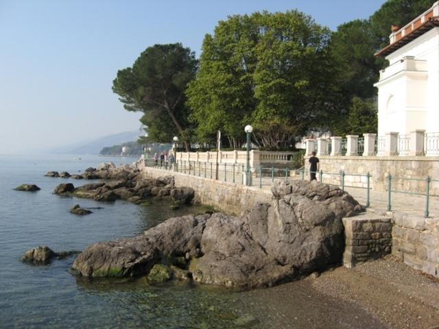 Beach Apartments Lovran Bagian luar foto